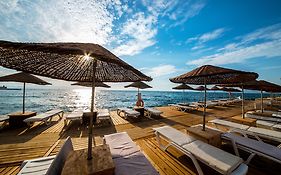 Charisma De Luxe Hotel